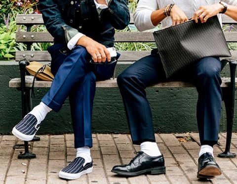Giày Tây Đi Với Tất Trắng: Nên Hay Không? Giải Mã Xu Hướng Mới