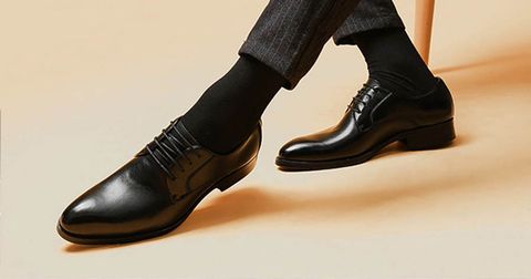 Tất tần tật về các tiêu chí chọn tất đi giày tây cho quý ông thanh lịch