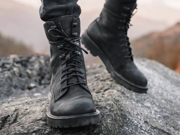 Tại Sao Nên Chọn Giày Combat Boots?