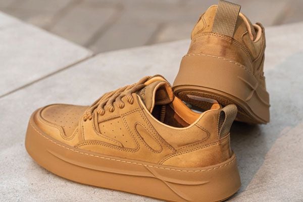 Lợi ích của việc chọn giày da màu vàng