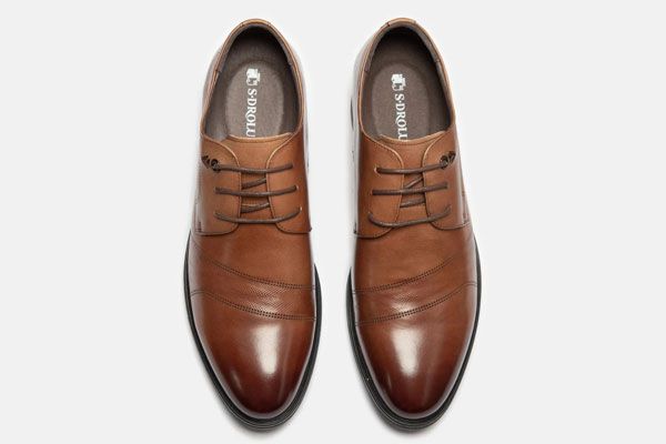 Gợi ý cách phối đồ với giày da nam màu vàng