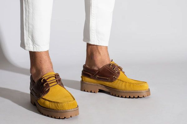 Lợi ích của việc chọn giày da màu vàng