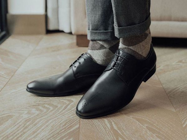 Cách Bảo Quản Giày Nam Da Bò Đục Lỗ