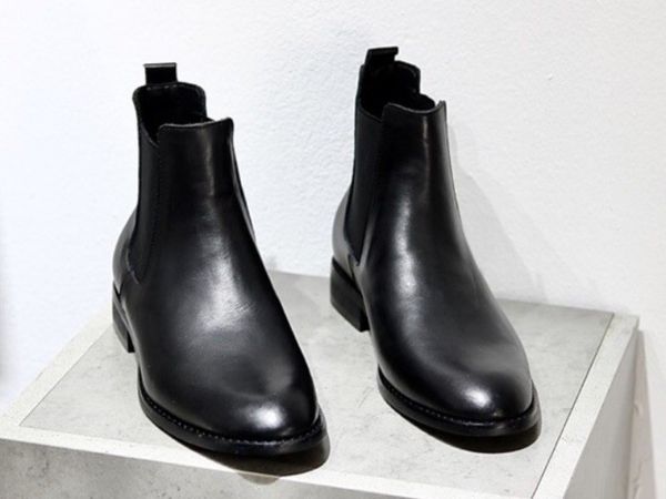 Các Loại Giày Chelsea Boot Mũi Tròn