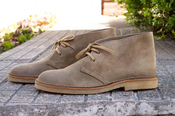 Giày Desert boots bằng chất liệu da lộn