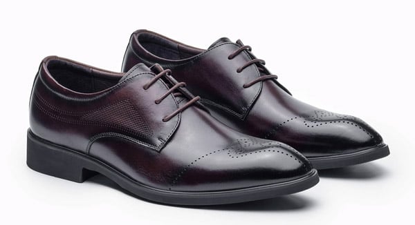 Giày tây với hoạ tiết trang trí Brogues Wingtip đẹp mắt