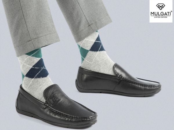 giay-da-nam-di-em-chan