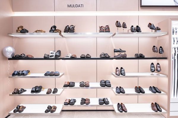 Hướng dẫn chọn mua giày da nam màu đỏ phù hợp