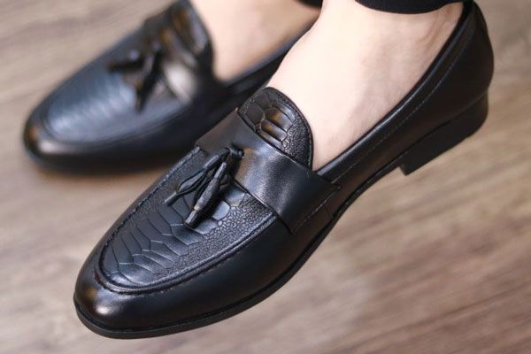 Giày Lười Da Đà Điểu: Vì Sao Được Giới Thượng Lưu Săn Đón?