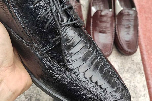 Vì sao giày lười da đà điểu được giới thượng lưu săn đón?