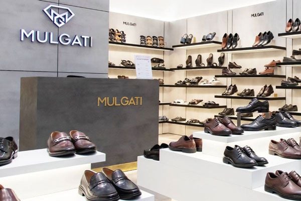 Mua giày tại thương hiệu uy tín