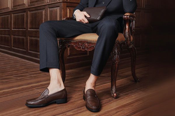 Lưu ý bảo quản giày lười da đà điểu đúng cách