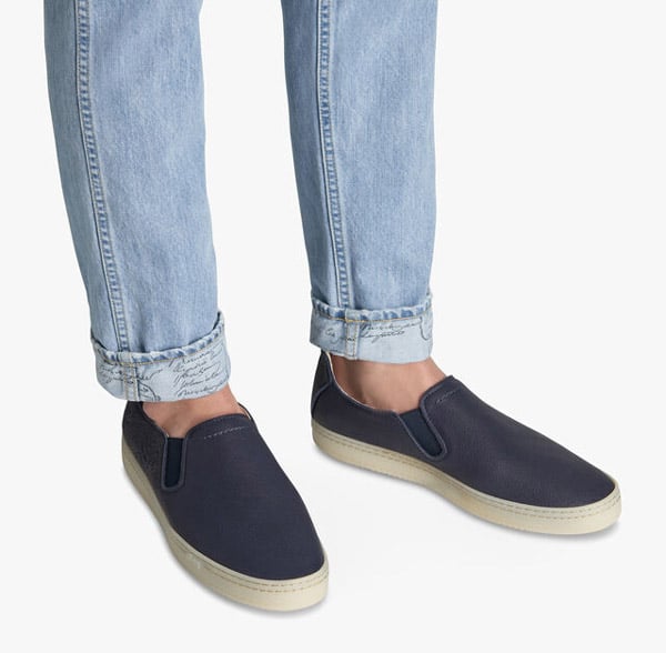 Giày lười da kết hợp với quần jean