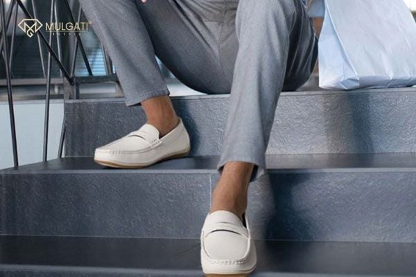 Giày lười da trắng nam bí quyết phối đồ của các Fashionista Hàn Quốc