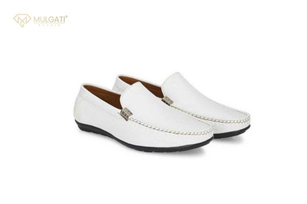 Các kiểu dáng giày lười da trắng