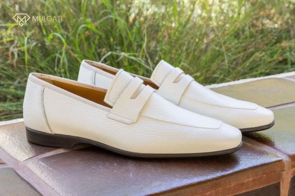 Cách bảo quản giày lười da trắng