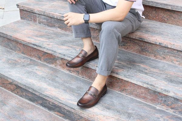 Lưu ý bảo quản giày lười nam da cá sấu đúng cách