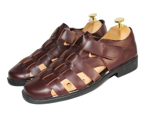 Đặc điểm của giày rọ nam