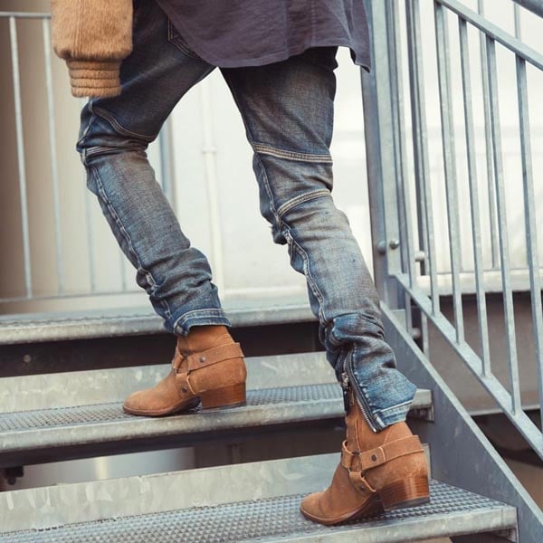 Boots nam của Saint Laurent có thiết kế đầy ấn tượng