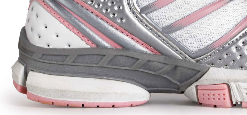 Lựa chọn giày thể thao nam mùa hè thoáng mát