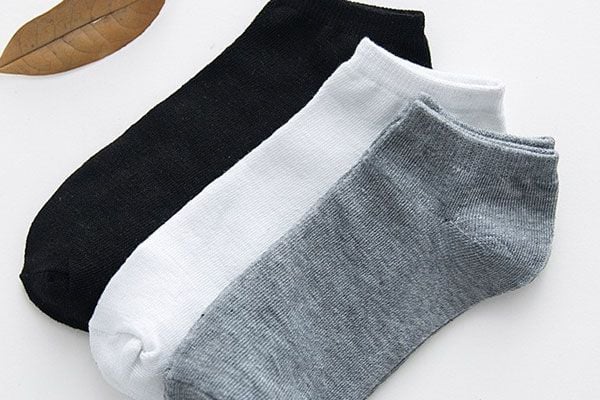 Các loại tất phù hợp đi cùng giày sục