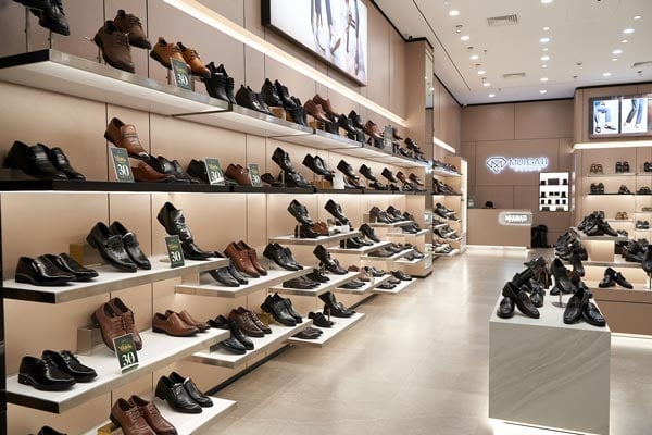 Mua giày da nam tại showroom của Mulgati