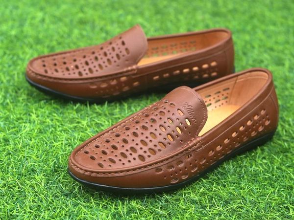 Đặc Điểm Nổi Bật Của Giày Nam Da Bò Đục Lỗ