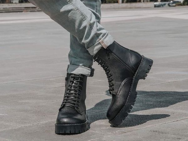 Gợi Ý Phối Đồ Với Giày Combat Boots