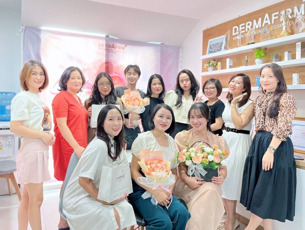 WOMAN OF DERMA| TRAO MÓN QUÀ NHAN SẮC - GỬI NGÀN LỜI YÊU THƯƠNG TỚI TẬP THỂ CHỊ EM DERMAFIRM VIỆT NAM NHÂN DỊP 20/10