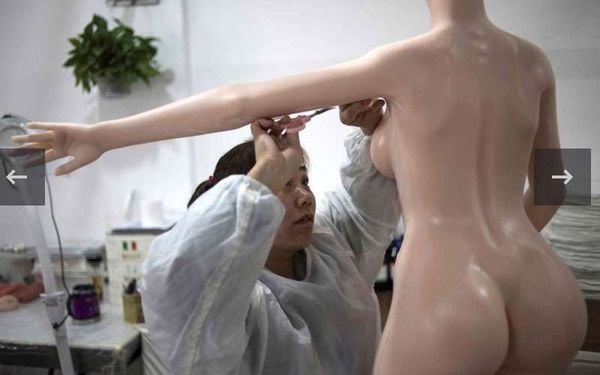 Làm theo các bước vệ sinh và bảo quản này để giúp búp bê luôn sạch sẽ