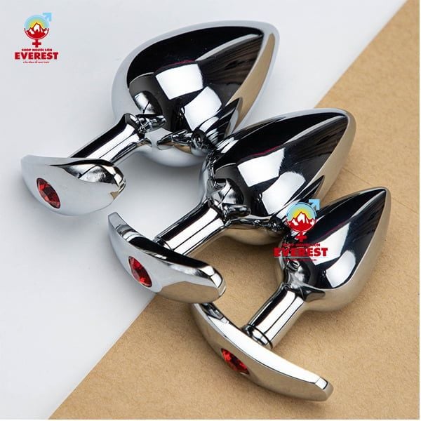 Phích cắm hậu môn thường có đầu tròn trơn và phần chặn ở đuôi phích