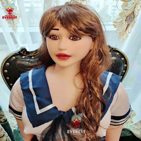 Thiết kế và hình dạng của búp bê bơm hơi khá đơn giản
