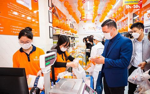 (Báo thông tin kinh tế) Người tiêu dùng háo hức mua hải sản xuất khẩu tại hệ thống NatuFood