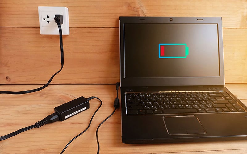 Hệ điều hành Windows thường cung cấp cảnh báo khi pin của laptop đang bị chai