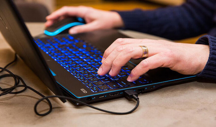 cach-bat-den-ban-phim-laptop-dell-bang-cach-su-dung-to-hop-phim