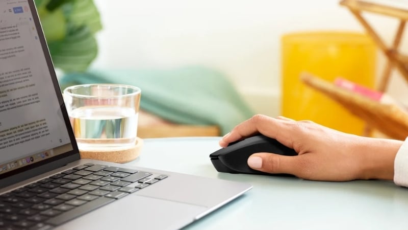 Chuột Logitech M331 sở hữu thiết kế nhỏ gọn