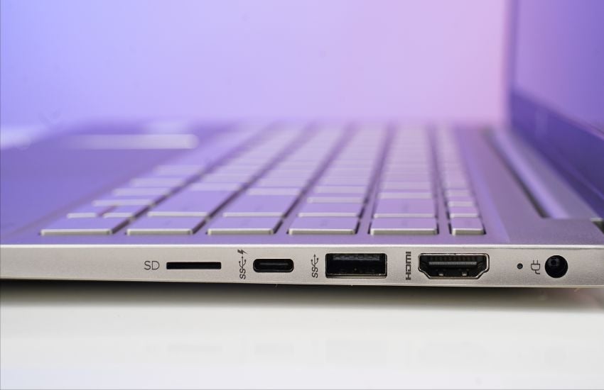 Laptop HP thường được trang bị đầy đủ các cổng kết nối