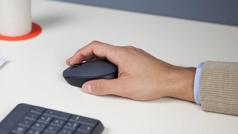 Chuột Logitech MK235 được thiết kế nhỏ gọn, vừa tay