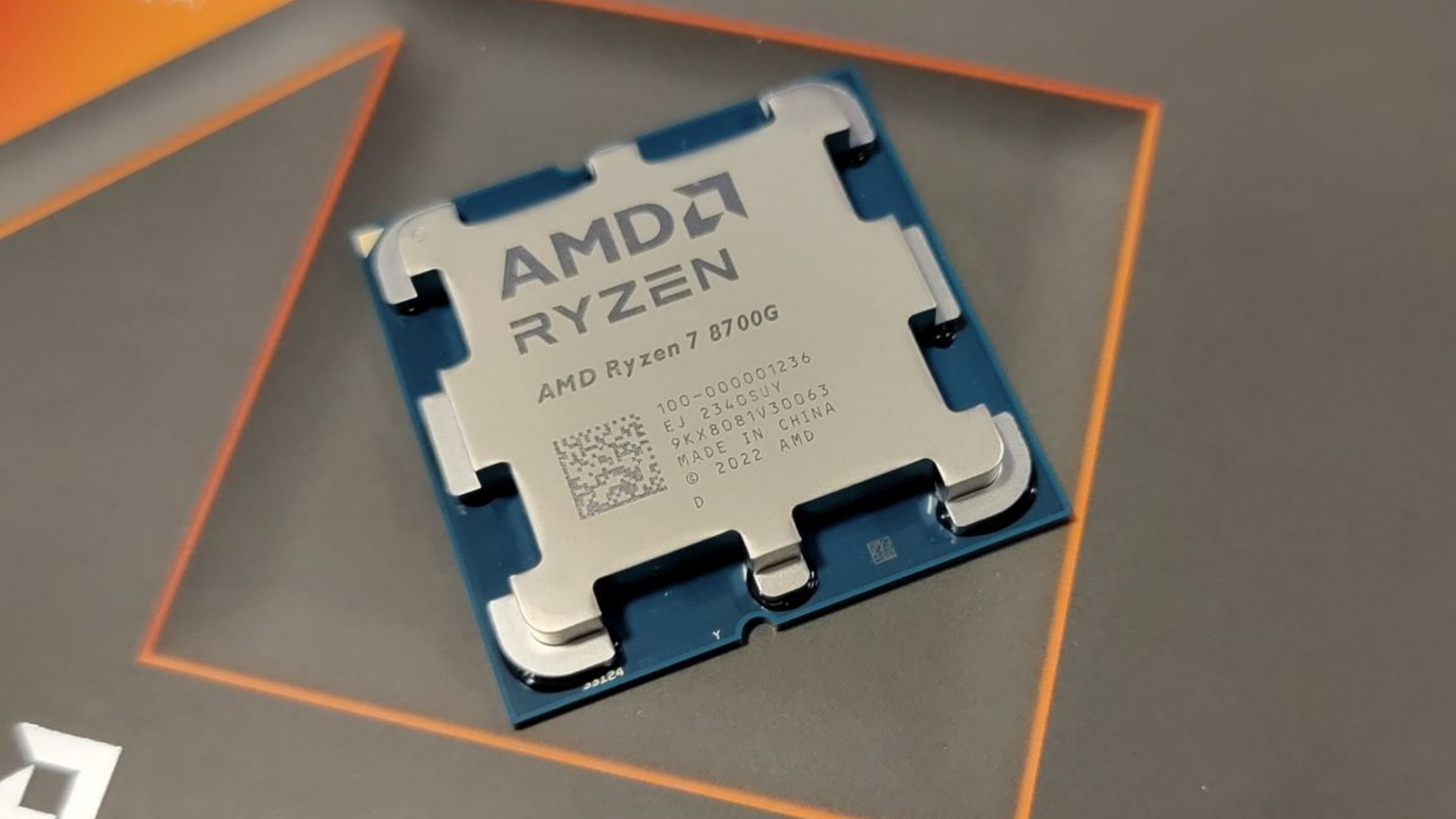 CPU AMD Ryzen 7 8700G | 4.2GHz up to 5.1 GHz, 8 Cores 16 Threads, AM5 - Tích hợp NPU xử lý AI chuyên biệt