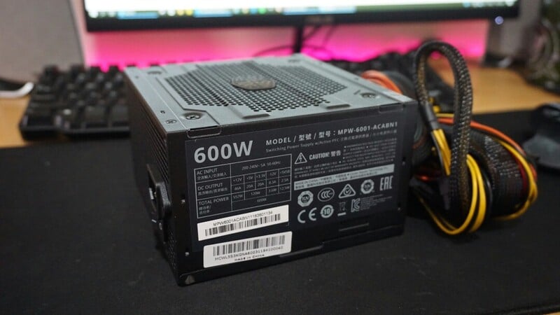 Nguồn Cooler Master Elite PC600 V3 với công suất 600W phù hợp với nhiều loại mainboard