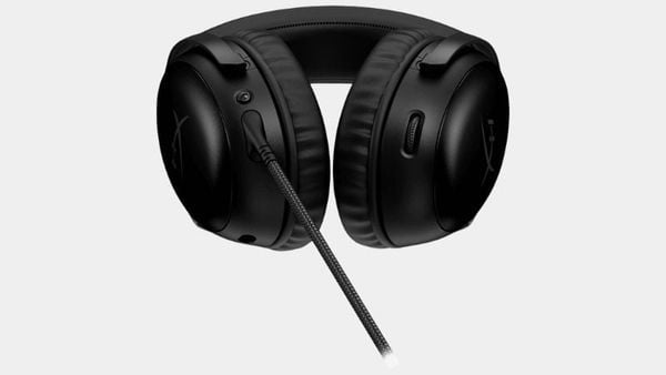 Tương thích với nhiều thiết bị, Tai nghe HP HyperX Cloud III là người bạn đồng hành lý tưởng cho game thủ.