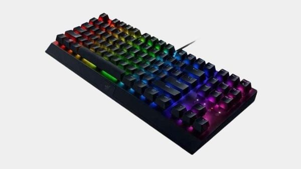 Hỗ trợ Razer Chroma RGB, chế độ anti-ghosting và bền bỉ trong từng cú nhấn, hoàn hảo cho game thủ và người dùng văn phòng.