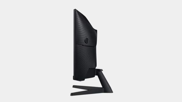Tần số quét 165Hz và thời gian phản hồi 1ms giúp loại bỏ giật lag trong mọi trận đấu.