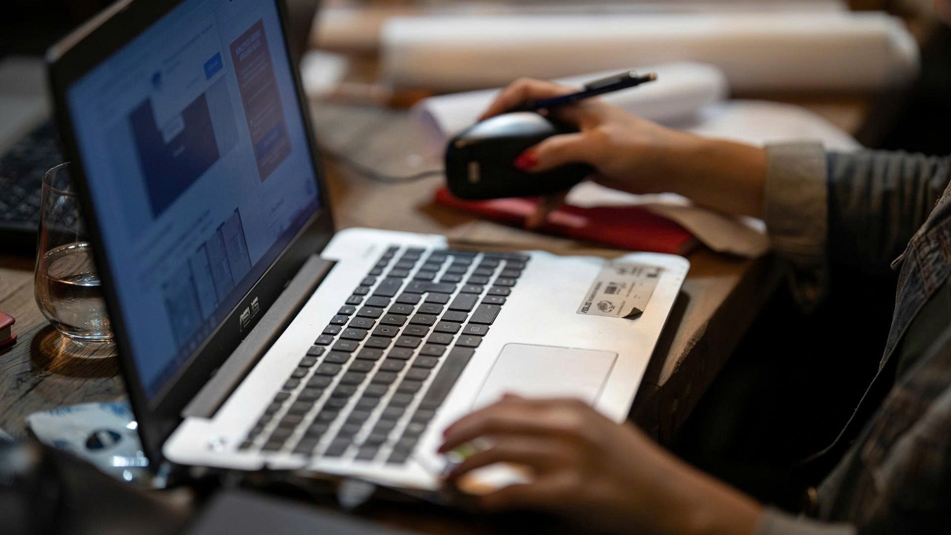 Laptop Asus có thiết kế đẹp mắt