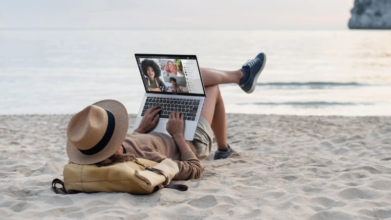 Với độ dày 17.5mm và trọng lượng chỉ 1.27kg, Laptop Acer Swift Lite 14 AI được thiết kế để dễ dàng mang theo bên mình