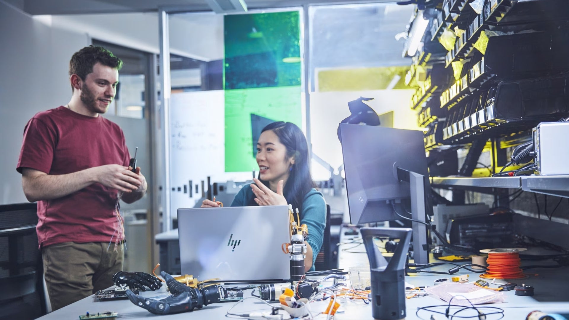 Laptop HP Core i5 phù hợp từ tác vụ văn phòng, thiết kế 2D đến chơi game nhẹ