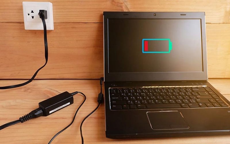 Sạc pin của máy khoảng vài tiếng để được nạp pin đầy đủ