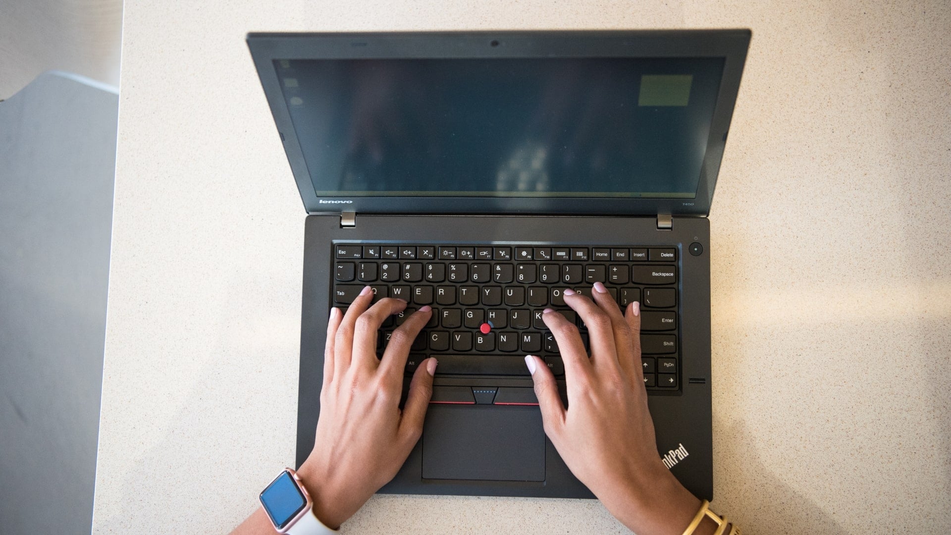 Laptop Lenovo giá rẻ, cạnh tranh nhiều mẫu mã