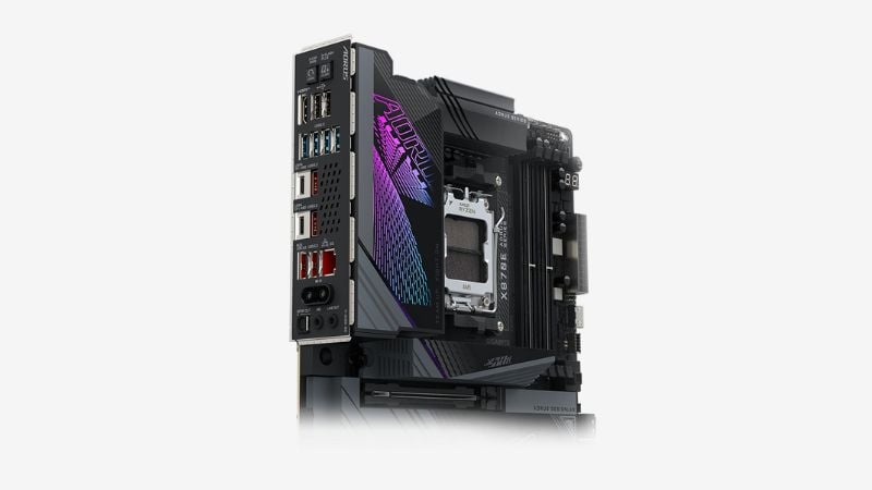 Hệ thống giám sát nguồn Power Monitor của Mainboard Gigabyte X870E Aorus Master​​​​​​ tích hợp giúp theo dõi hiệu suất CPU theo thời gian thực