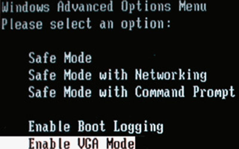 Chọn Enable VGA Mode để máy tự động nhận độ phân giải phù hợp